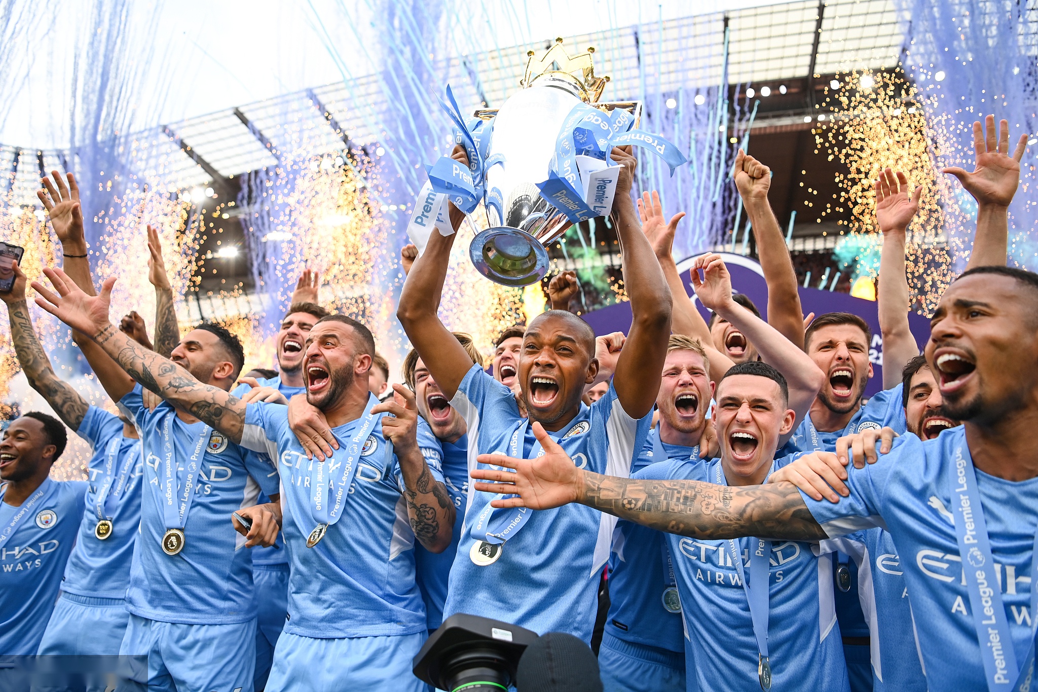 住着一位白 住着一位白